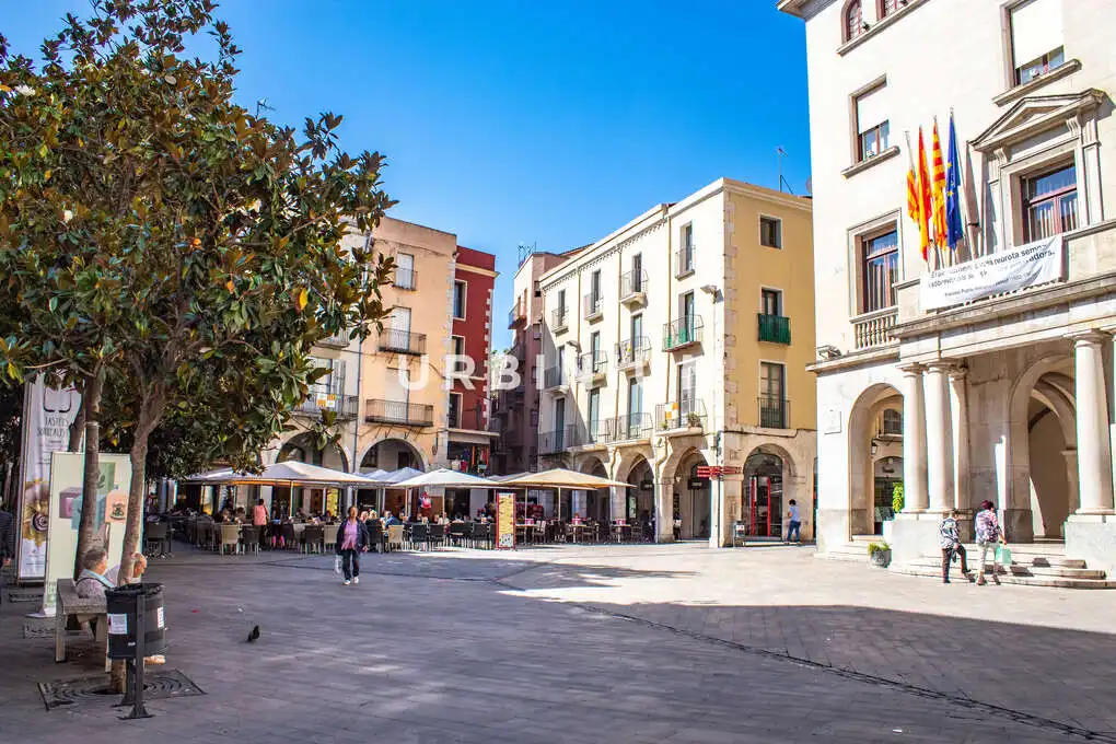 Exterior view of Commercial properties for rent in Figueres