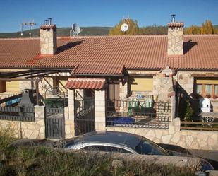 Exterior view of Single-family semi-detached for sale in San Martín de la Vega del Alberche