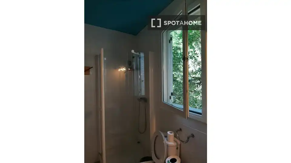 Badezimmer von Wohnung zur Miete in Sant Cebrià de Vallalta mit Klimaanlage, Heizung und Möbliert