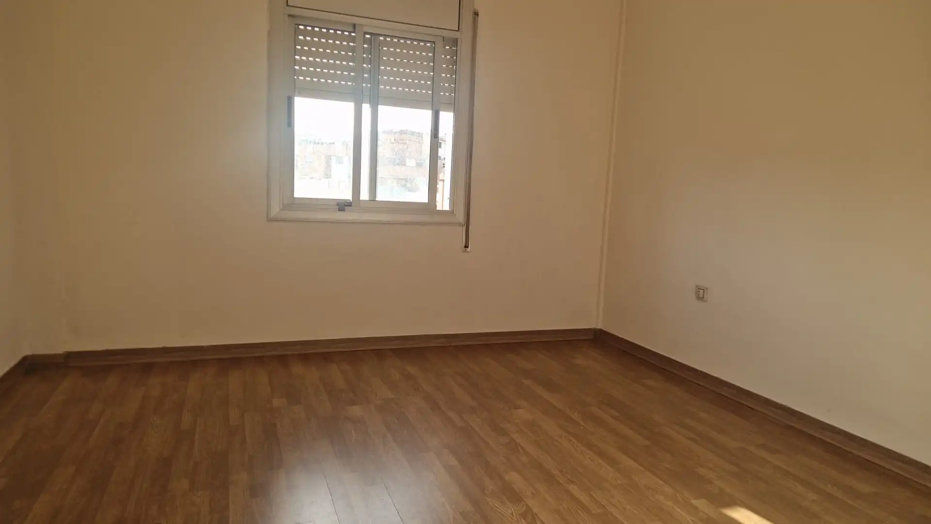Schlafzimmer von Wohnung zum Verkauf in Sant Boi de Llobregat mit Balkon und Alarm