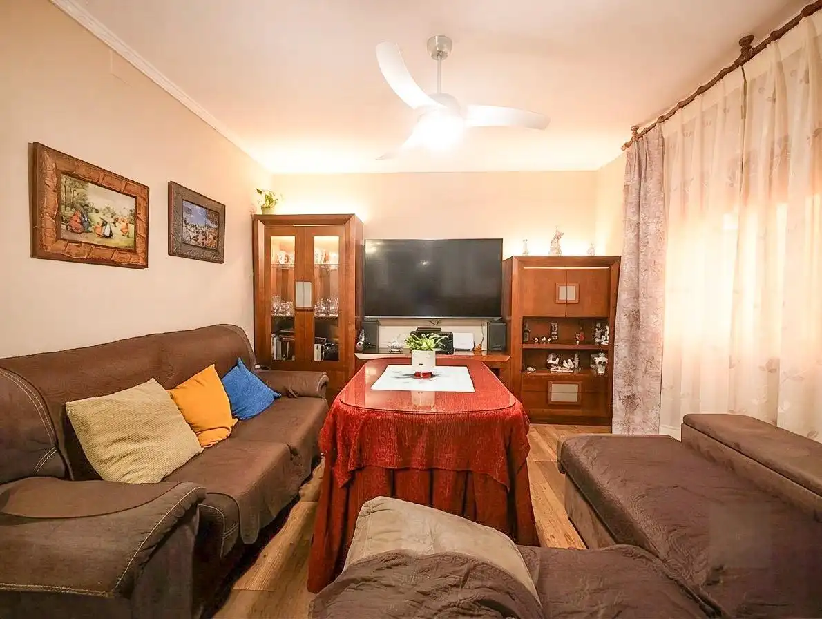 Sala d'estar de Pis en venda en Puertollano amb Aire condicionat, Parquet i Moblat