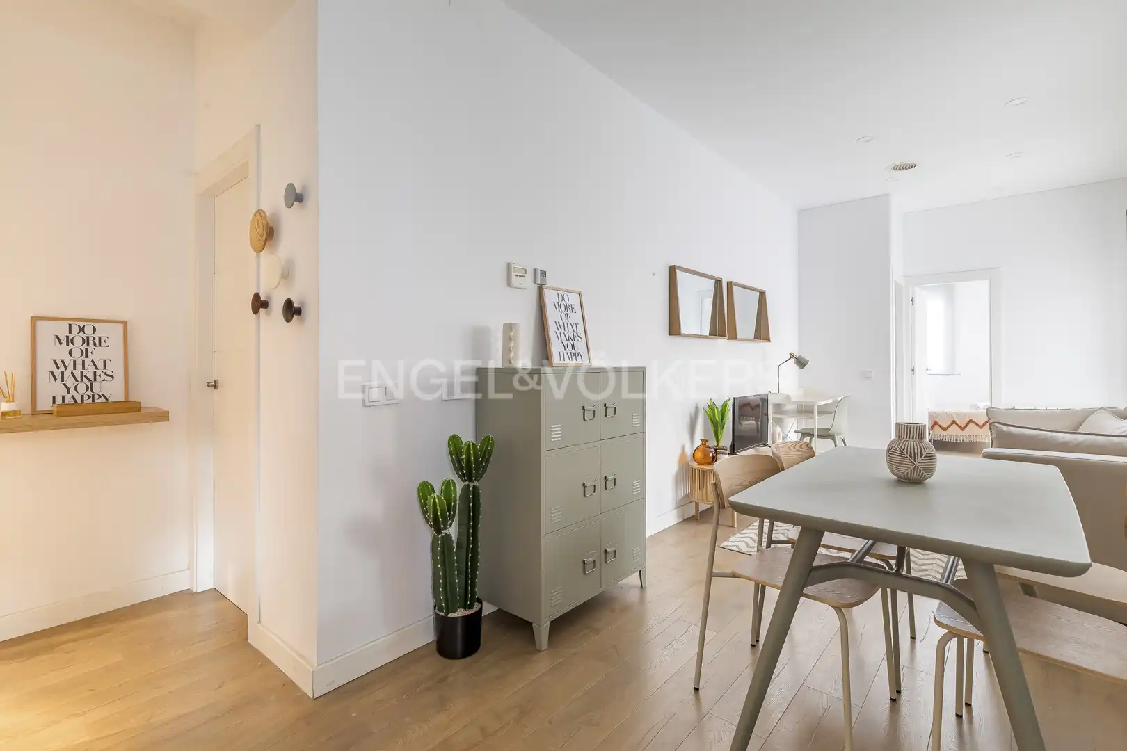 Menjador de Apartament de lloguer en Madrid amb Aire condicionat, Calefacció i Moblat
