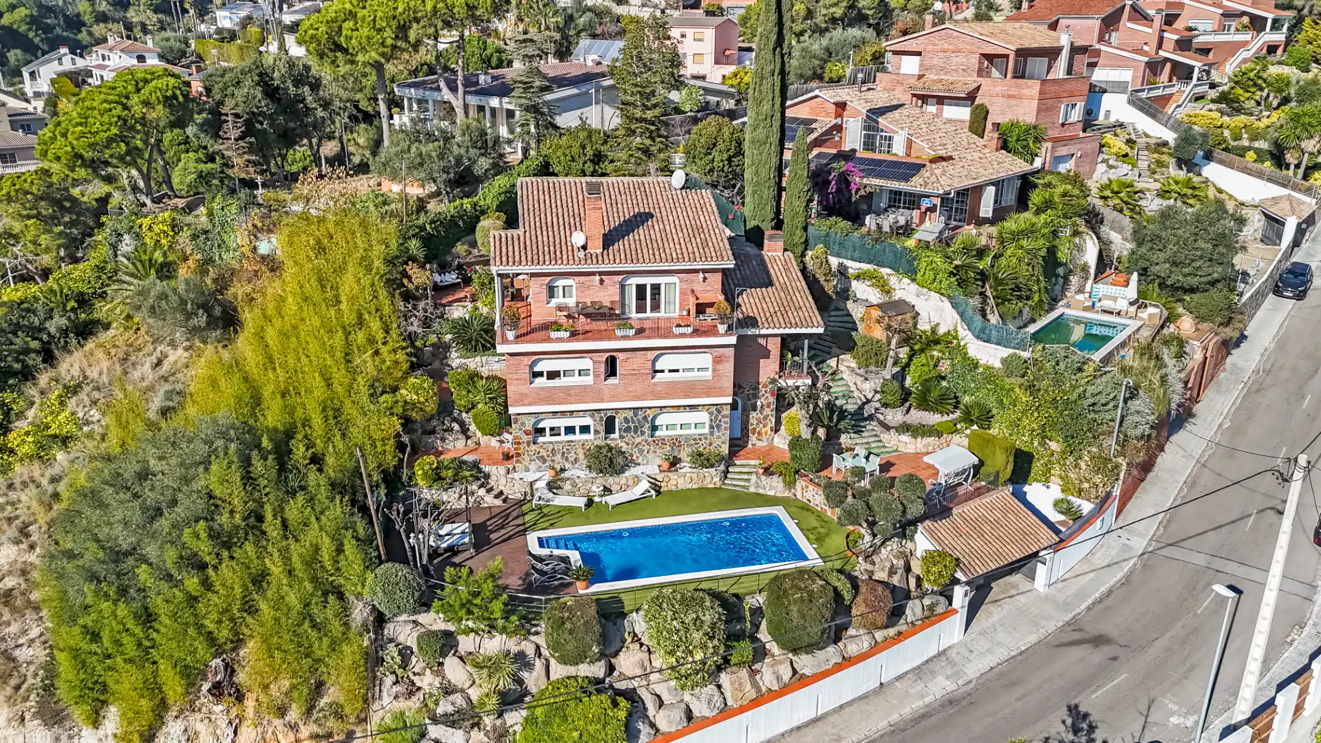 Vista exterior de Casa o chalet en venta en Alella con Calefacción, Jardín privado y Terraza