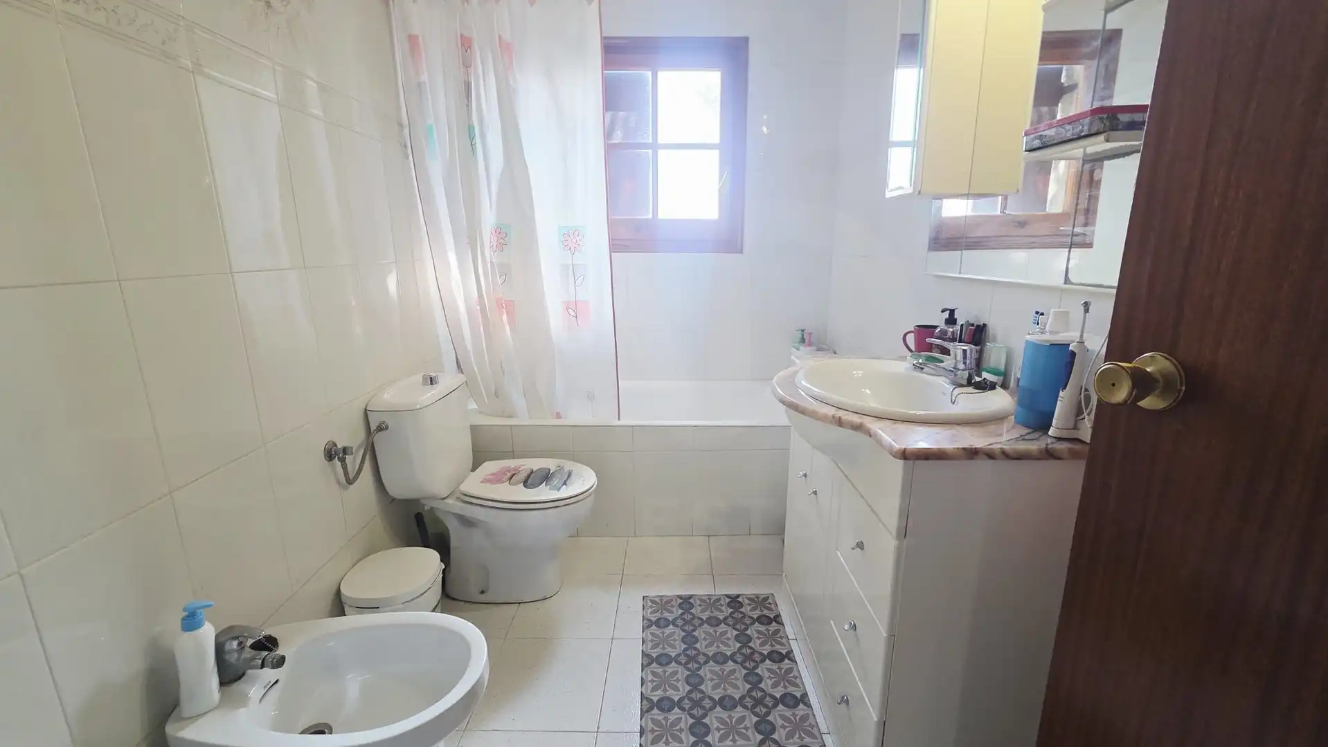 Bathroom of Houses for sale in Bellvei  with Terrace and Swimming Pool