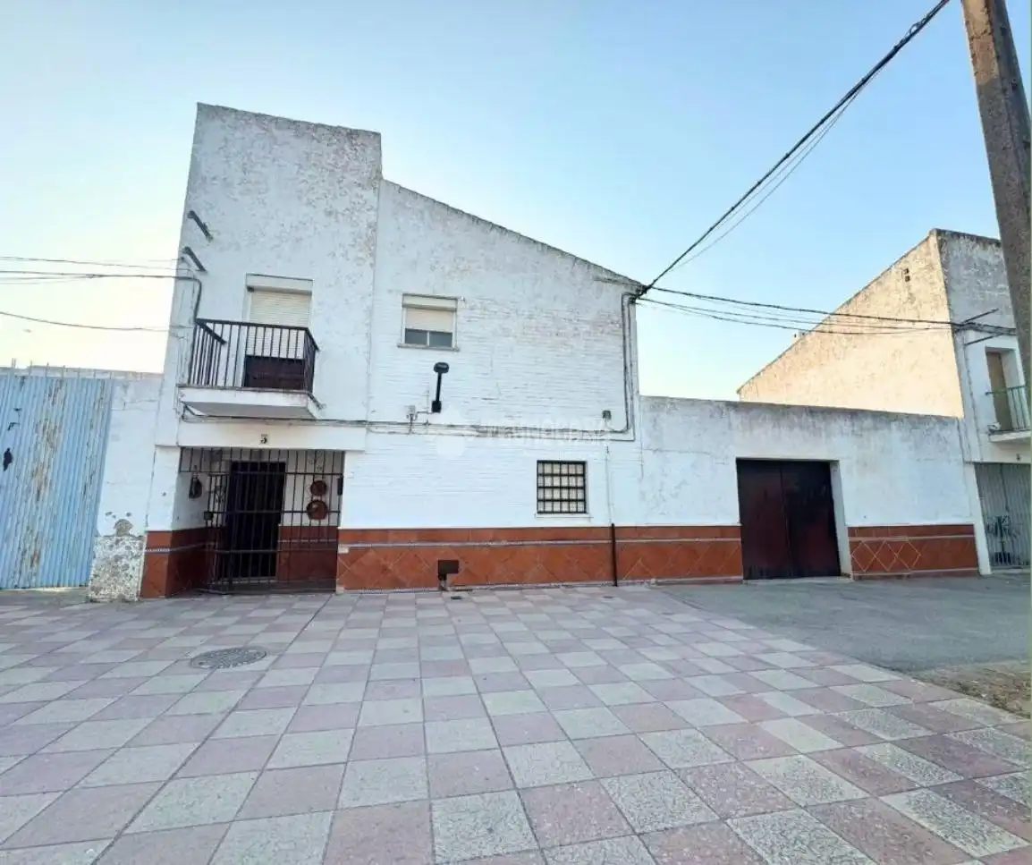Vista exterior de Casa o chalet en venta en Las Cabezas de San Juan con Terraza