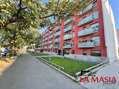 Vista exterior de Pis en venda en L'Hospitalet de Llobregat amb Aire condicionat