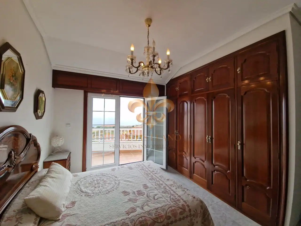 Habitación de Piso en venta en Oia con Calefacción, Terraza y Amueblado