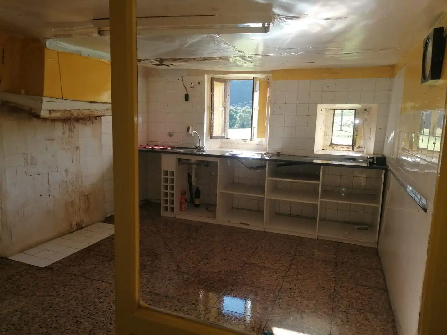 Cuina de Casa o xalet en venda en Espinosa de los Monteros amb Jardí privat, Terrassa i Balcó
