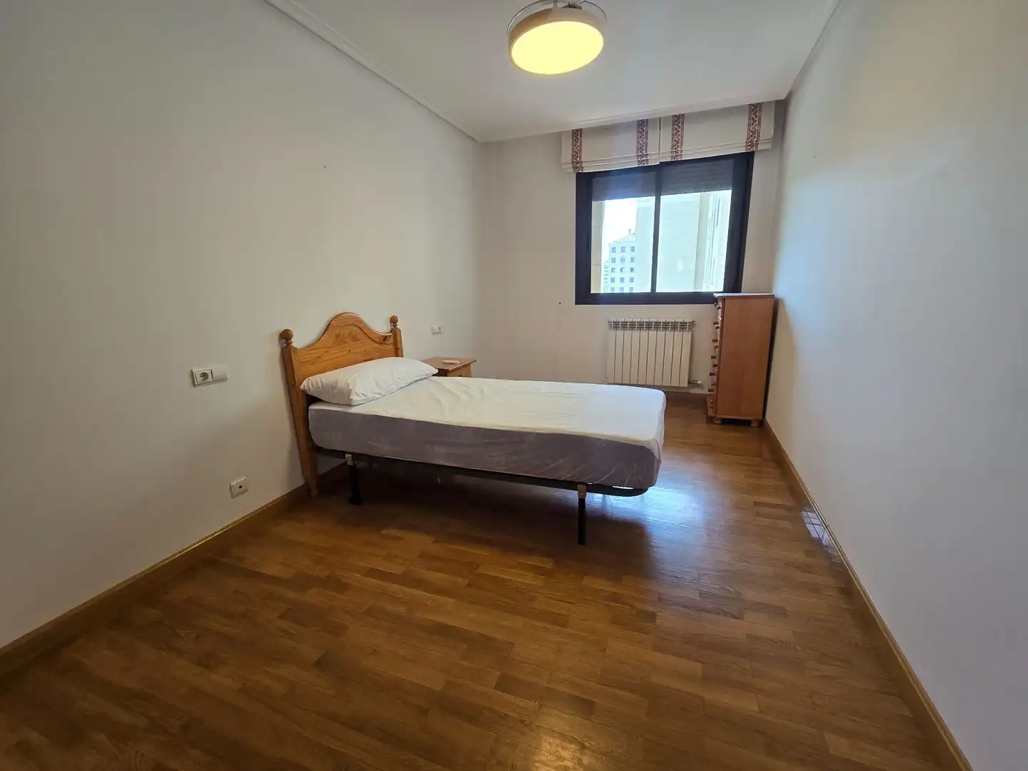 Habitación de Piso de alquiler en  Logroño con Calefacción, Terraza y Trastero