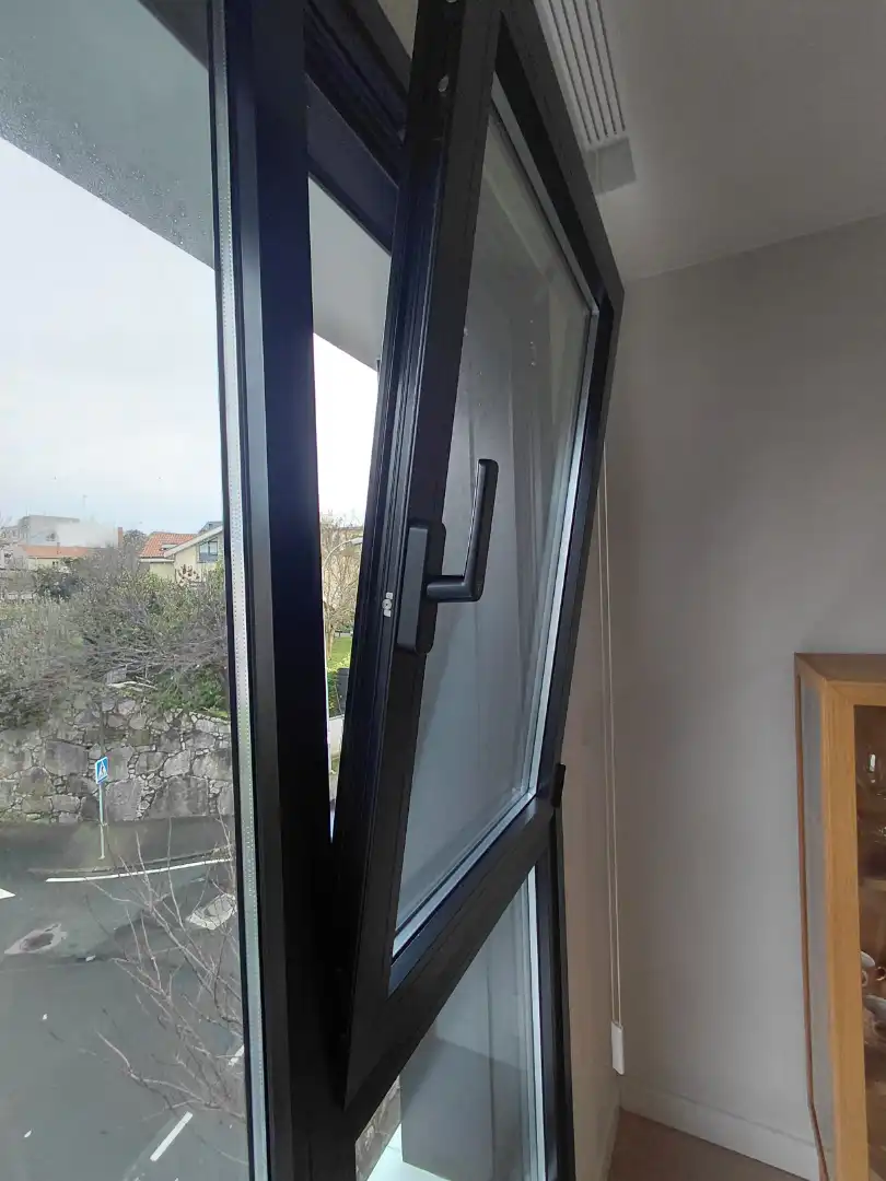 Außenansicht von Wohnung zum Verkauf in Oleiros mit Heizung, Privatgarten und Parkett