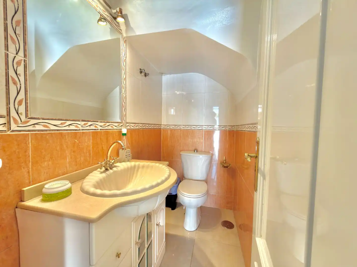 Bathroom of Houses for sale in Gines, Sevilla