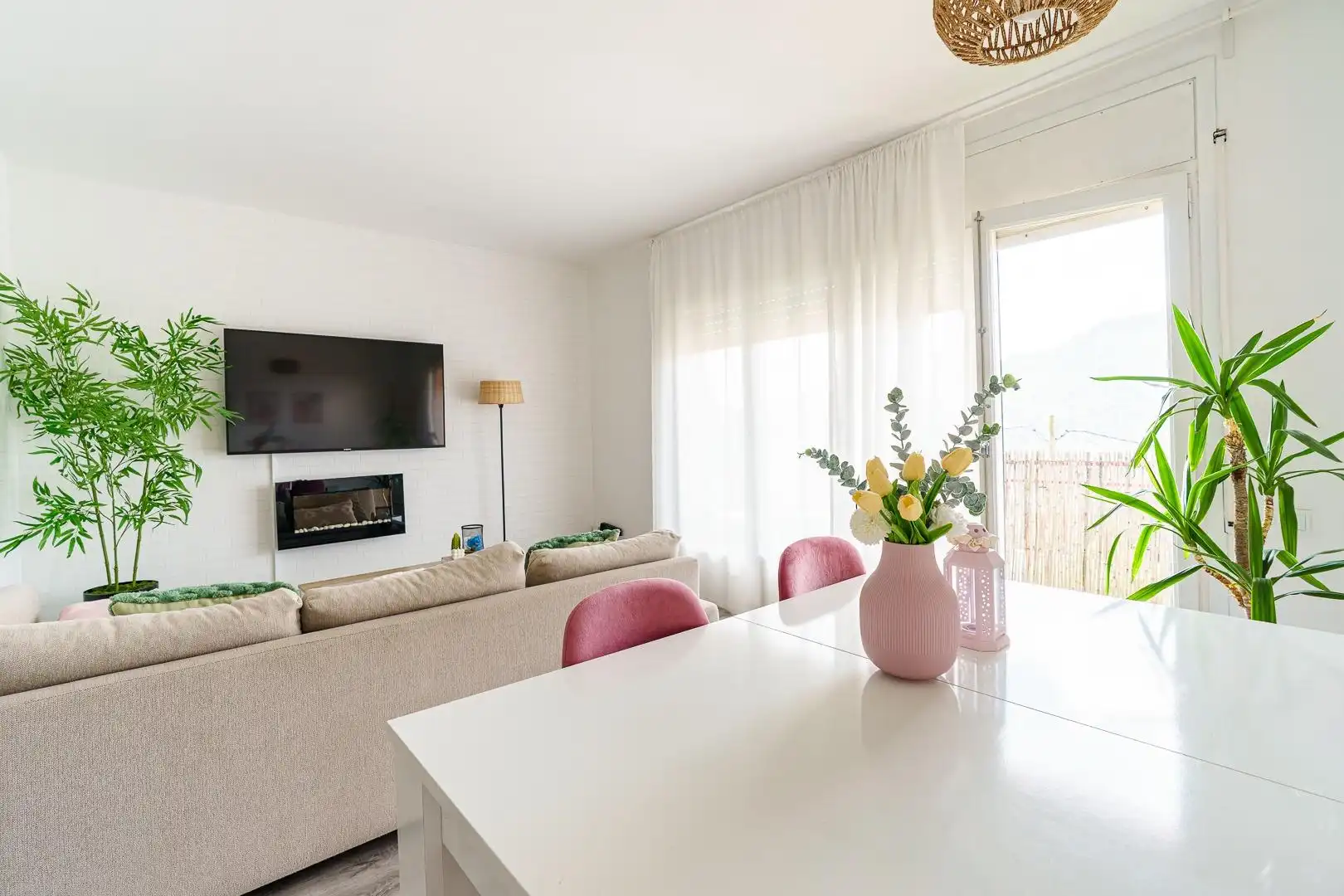 Sala de estar de Piso en venta en Corbera de Llobregat con Calefacción, Parquet y Balcón