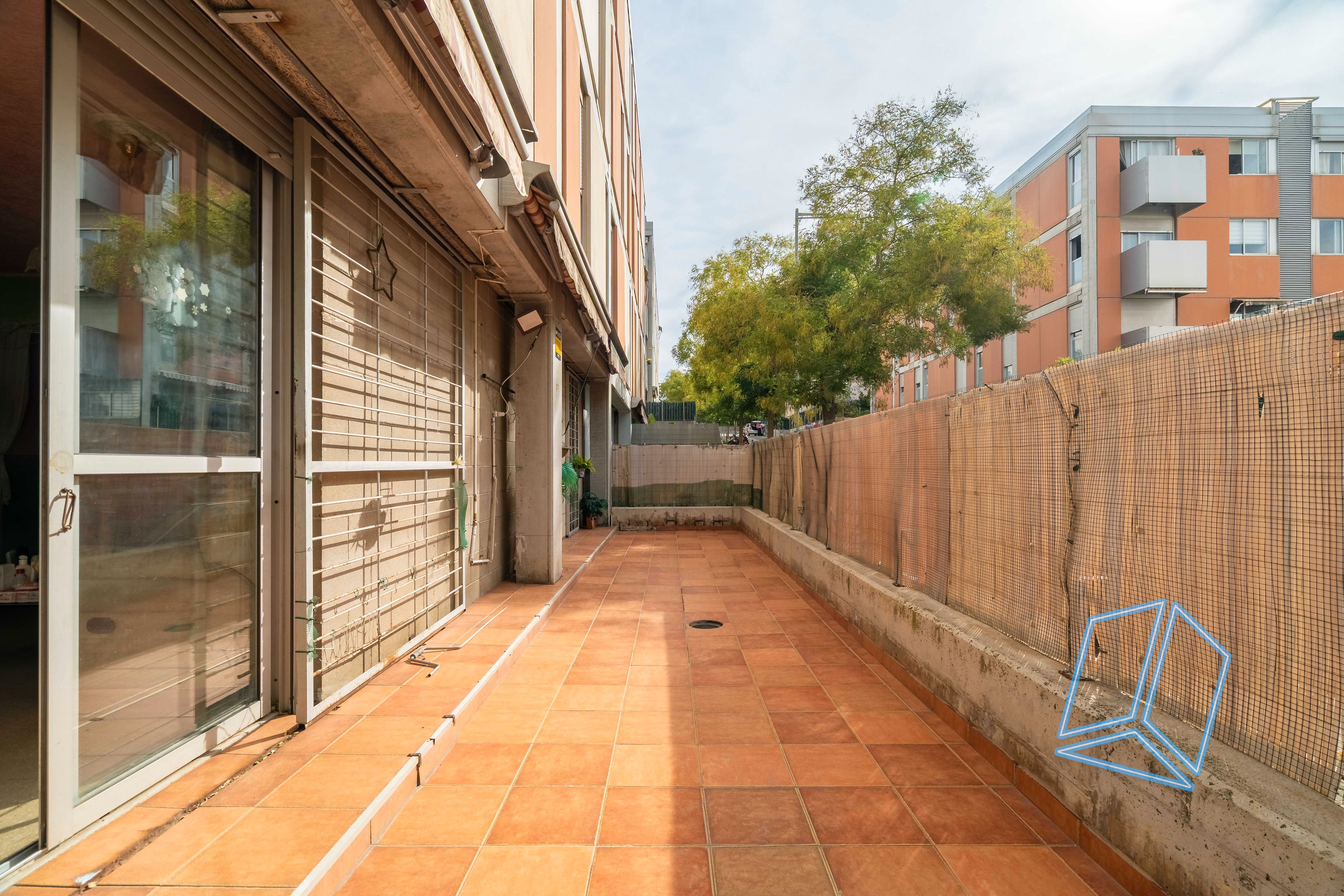 Exterior view of Planta baja for sale in  Barcelona Capital  with Heating and Terrace