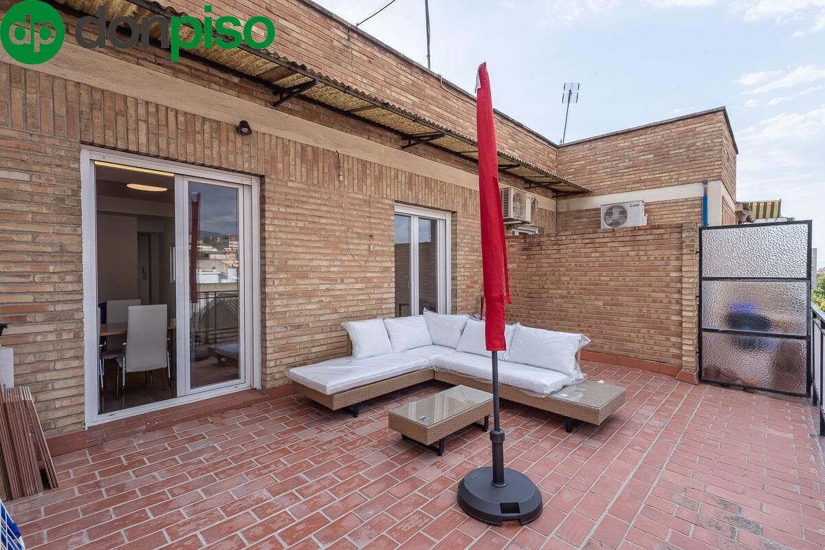 Terrassa de Àtic en venda en  Granada Capital amb Terrassa