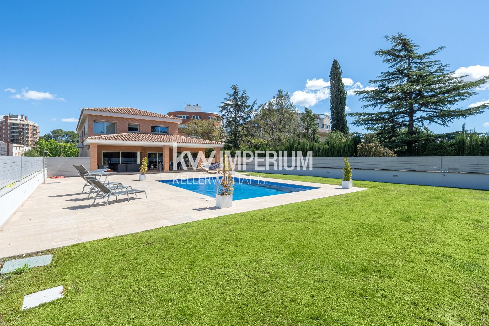 Vista exterior de Casa o xalet en venda en Reus amb Aire condicionat, Calefacció i Jardí privat