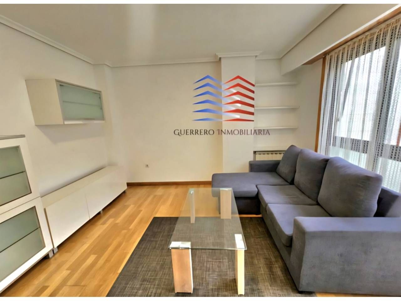 Wohnzimmer von Wohnungen miete in Ourense Capital  mit Heizung, Parkett und Abstellraum