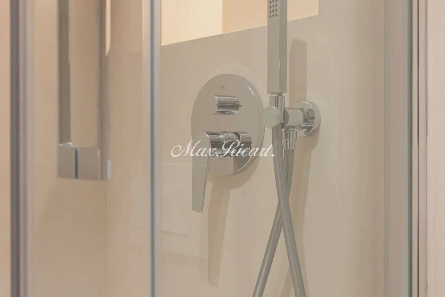 Bathroom of Flat for sale in Barcelona  with Air Conditioner, Heating and Balcony
