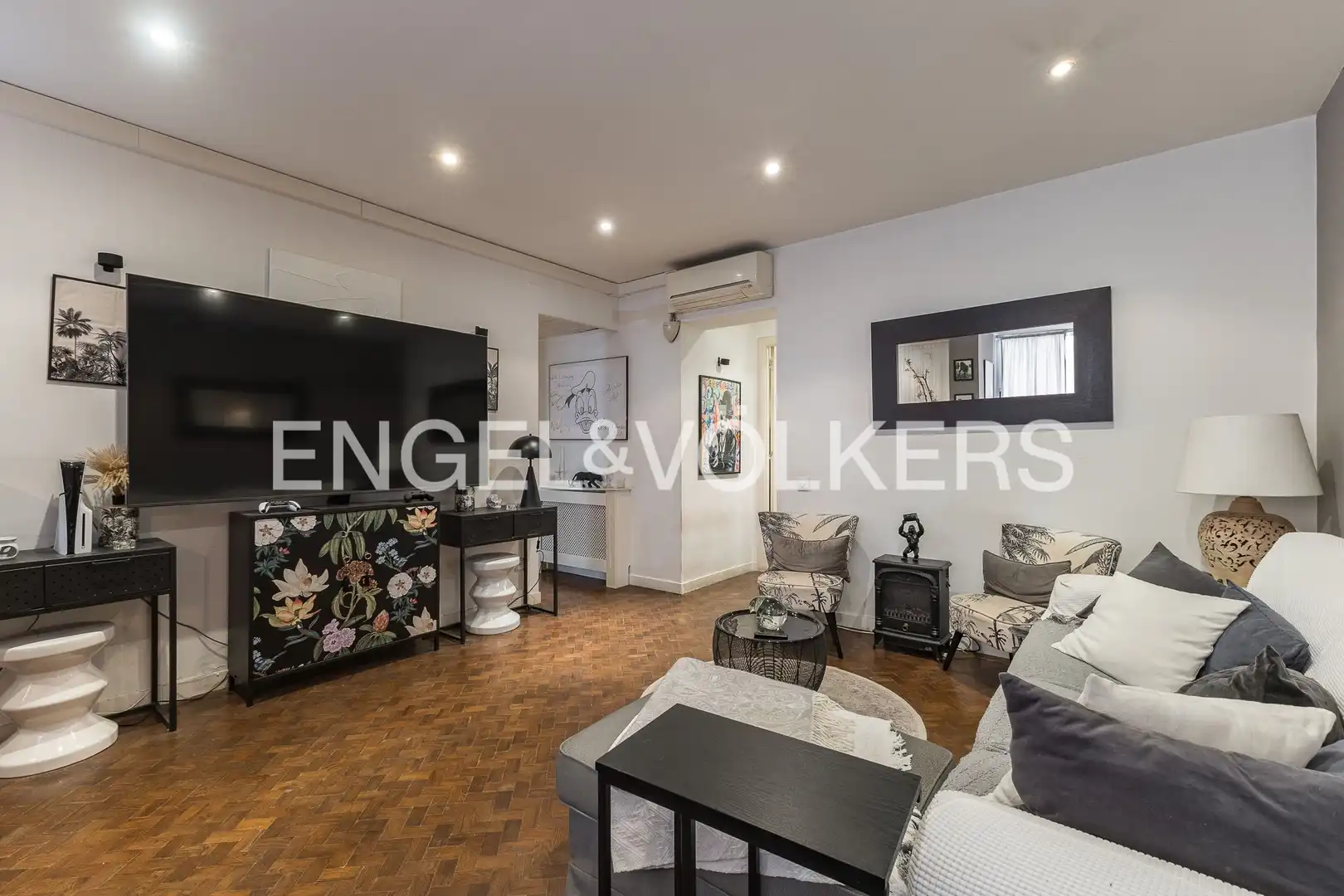 Sala de estar de Piso en venta en L'Hospitalet de Llobregat con Aire acondicionado, Calefacción y Parquet