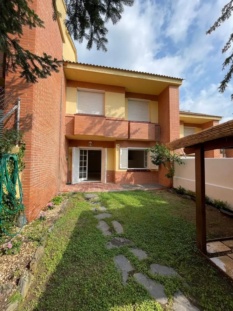 Garten von Einfamilien-Reihenhaus zur Miete in Sant Andreu de Llavaneres mit Klimaanlage, Privatgarten und Balkon