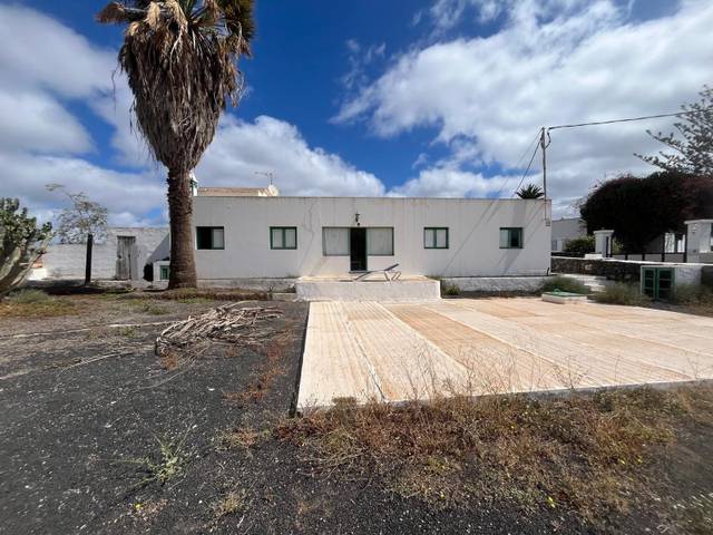 Casa-chalet en Venta en Uga