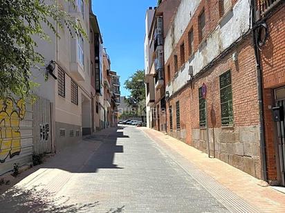 Exterior view of Single-family semi-detached for sale in  Madrid Capital  with Air Conditioner and Terrace