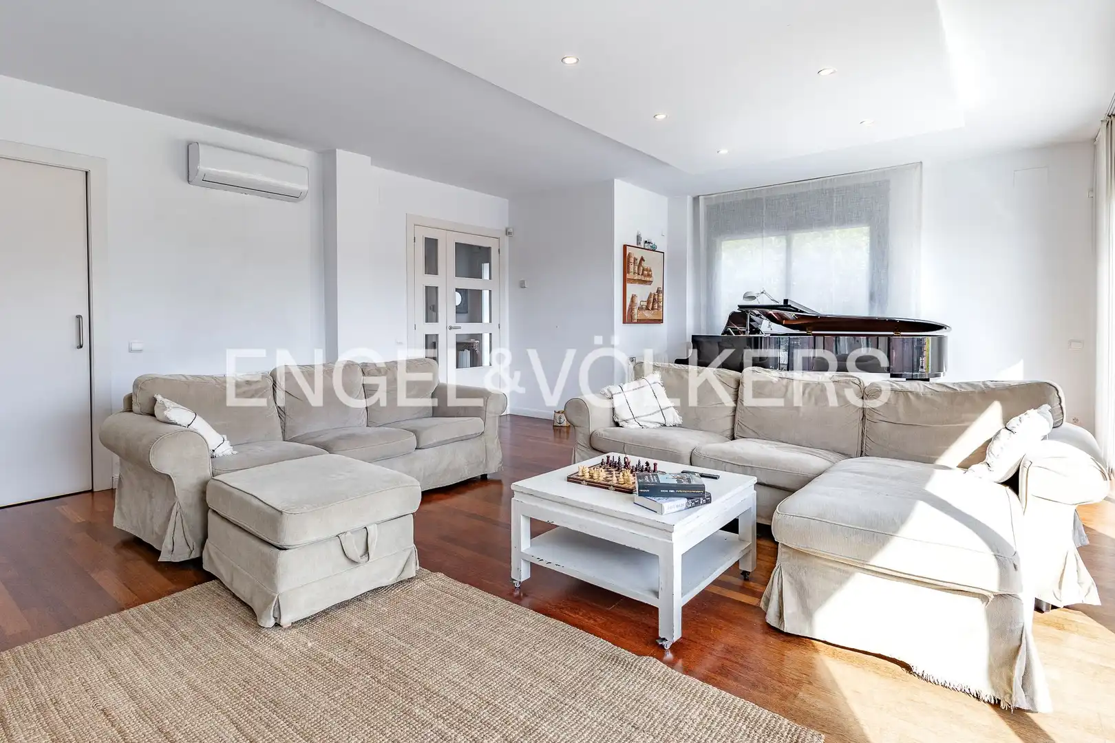 Sala de estar de Casa adosada de alquiler en Tiana con Aire acondicionado, Calefacción y Jardín privado
