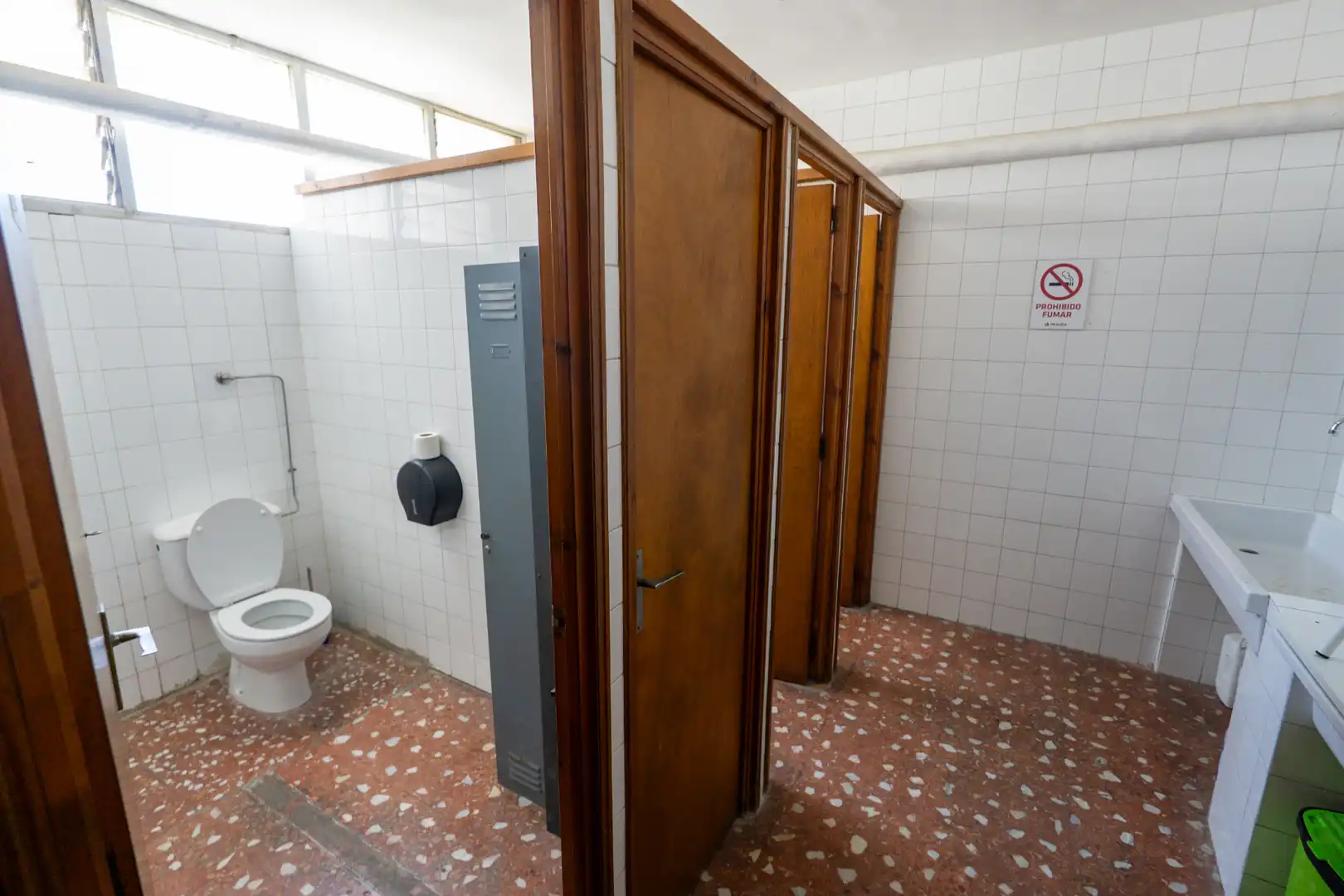 Badezimmer von Fabrikhallen zur Miete in Ibi mit Alarm