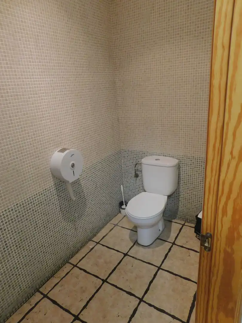 Baño de Local en venta en Valle de Elorz / Elortzibar con Aire acondicionado, Calefacción y Terraza