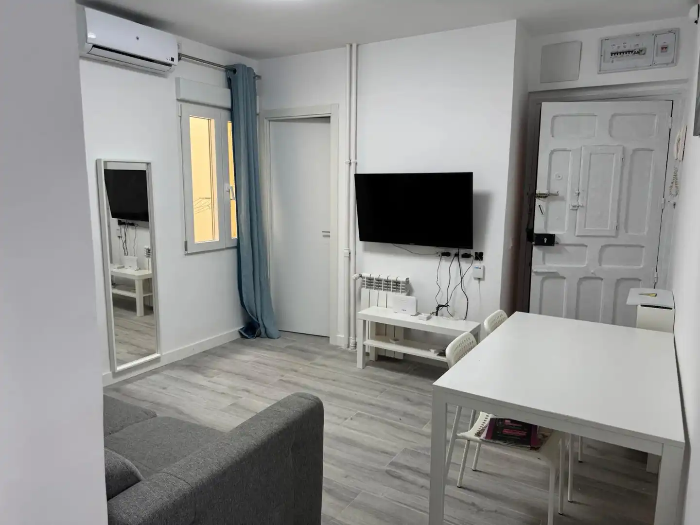Sala d'estar de Apartament de lloguer en Madrid amb Aire condicionat, Calefacció i Moblat