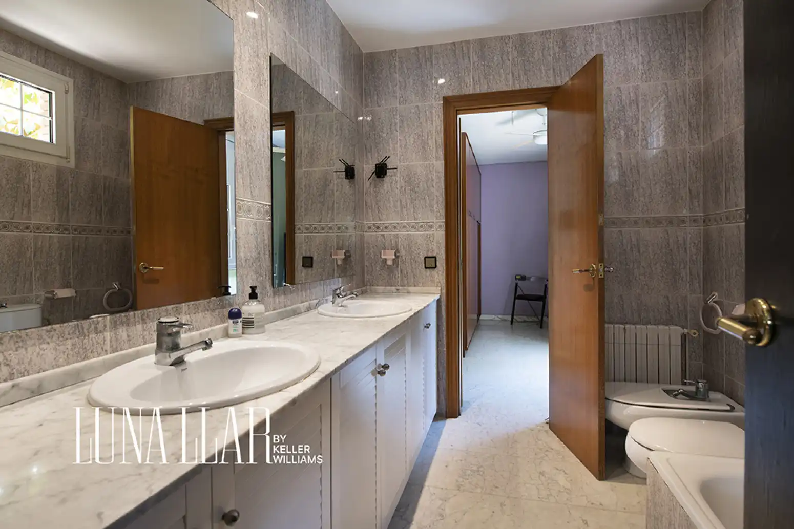 Bathroom of Houses for sale in Castelldefels  with Air Conditioner, Heating and Private garden