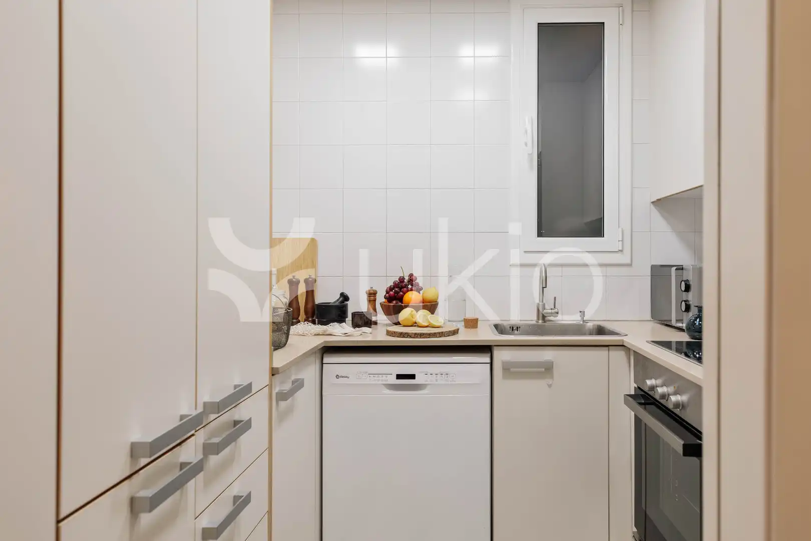 Cocina de Apartamento de alquiler en Barcelona con Aire acondicionado, Calefacción y Amueblado