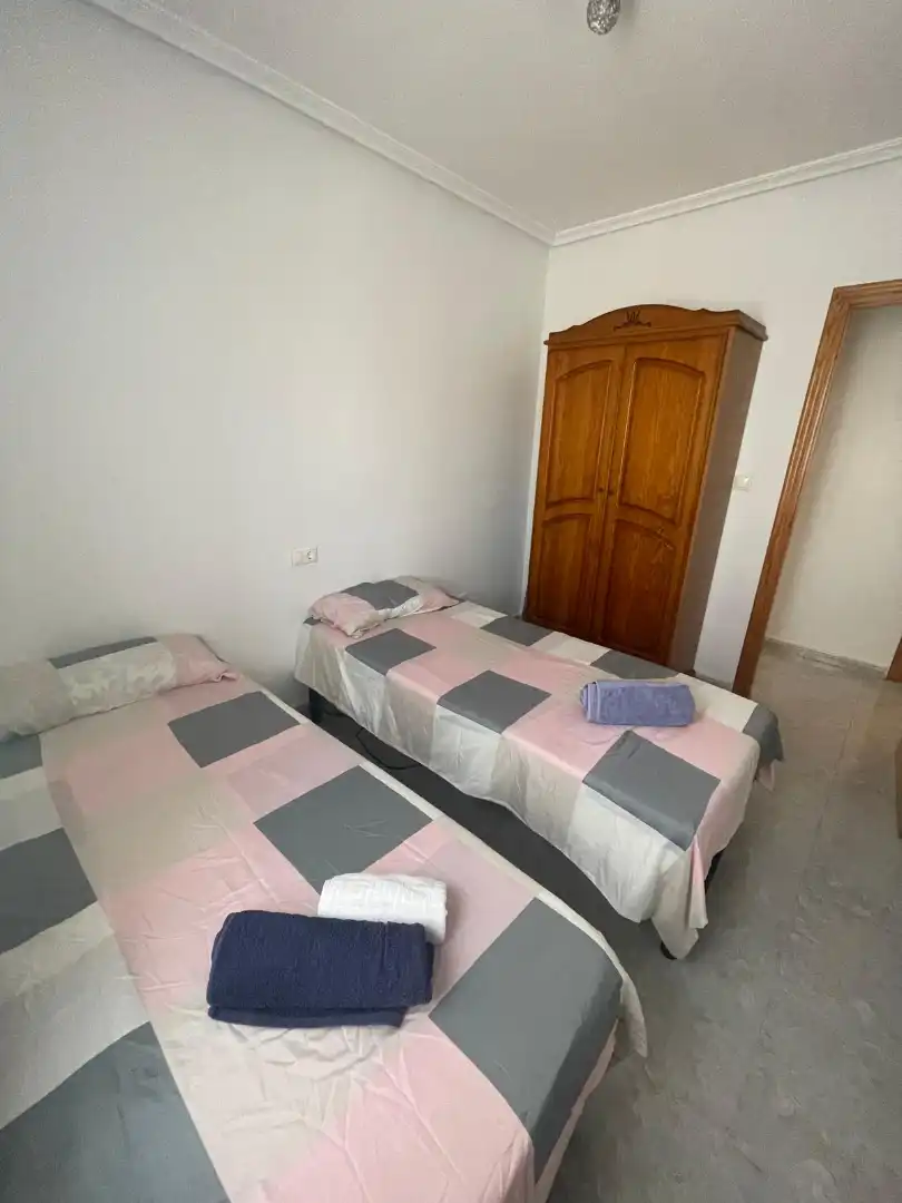 Habitación de Planta baja en venta en Daya Vieja con Aire acondicionado, Terraza y Amueblado