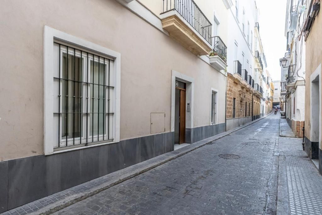 Exterior view of Planta baja for sale in  Cádiz Capital  with Air Conditioner and Heating