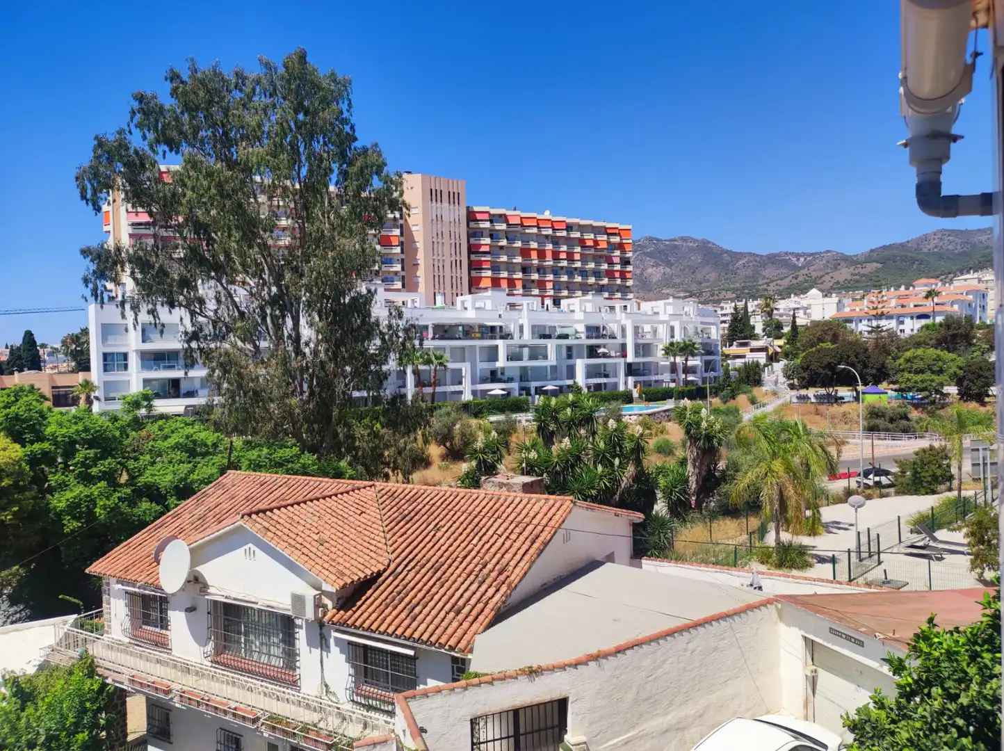 Vista exterior de Casa adosada de lloguer en Torremolinos amb Terrassa, Moblat i Rentadora