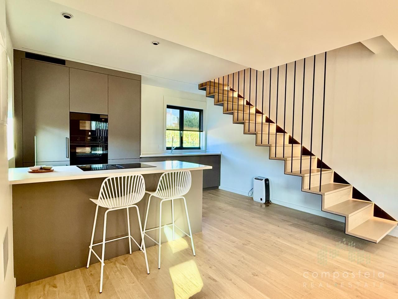 Cuina de Casa o xalet de lloguer en Padrón amb Calefacció, Jardí privat i Moblat