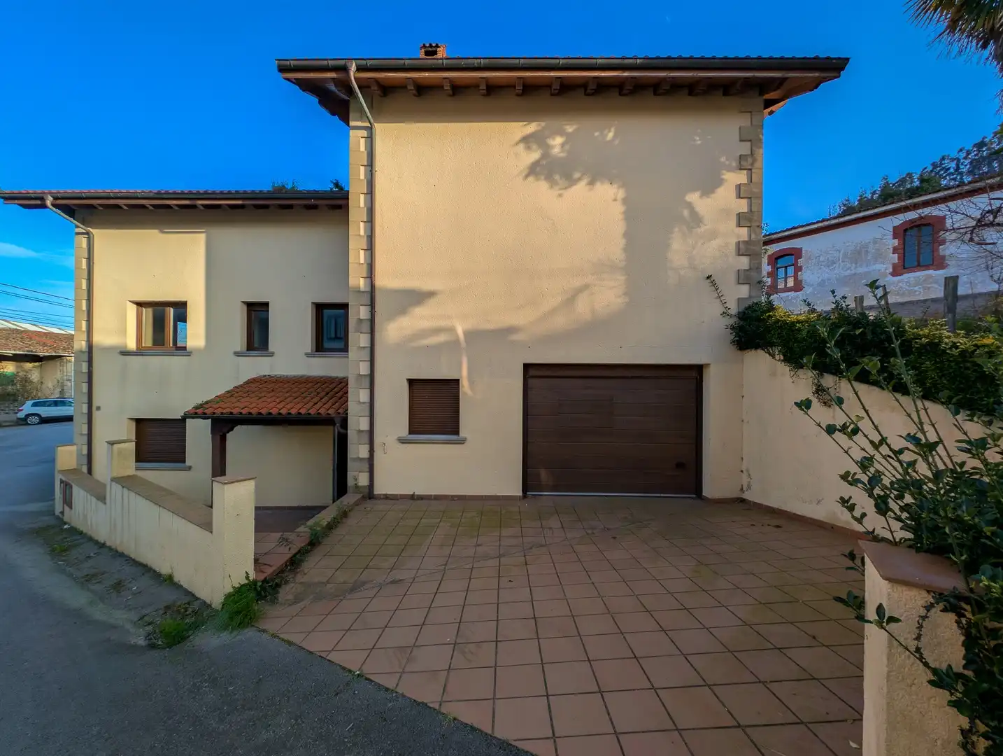 Vista exterior de Casa o xalet en venda en Val de San Vicente  amb Calefacció, Terrassa i Traster