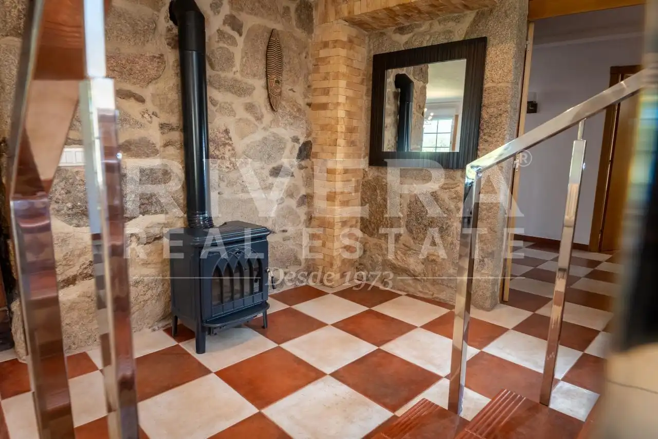 Casa o xalet en venda en Nigrán amb Calefacció, Jardí privat i Moblat