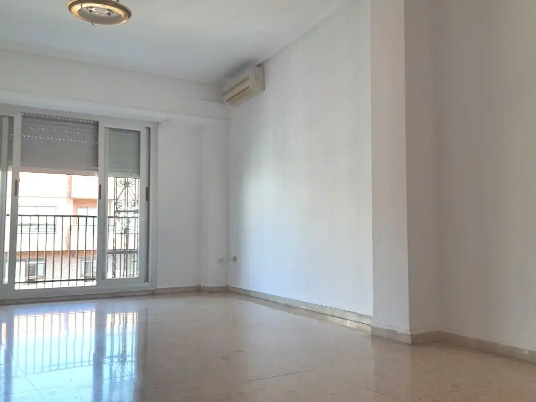 Wohnung zum Verkauf in  Valencia Capital mit Klimaanlage und Balkon