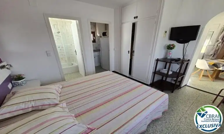 Dormitori de Casa o xalet en venda en Empuriabrava amb Calefacció, Terrassa i Piscina