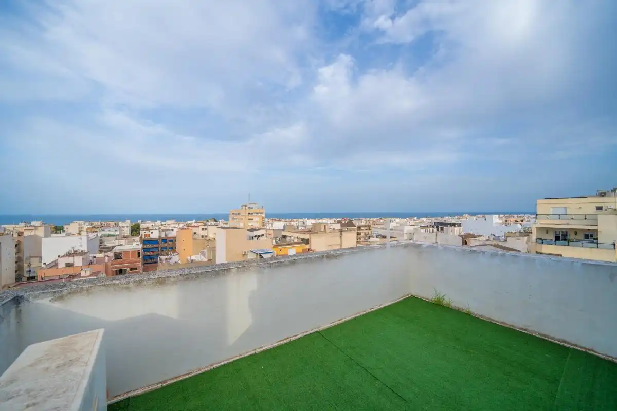 Vista exterior de Ático en venta en Guardamar del Segura con Aire acondicionado, Calefacción y Trastero