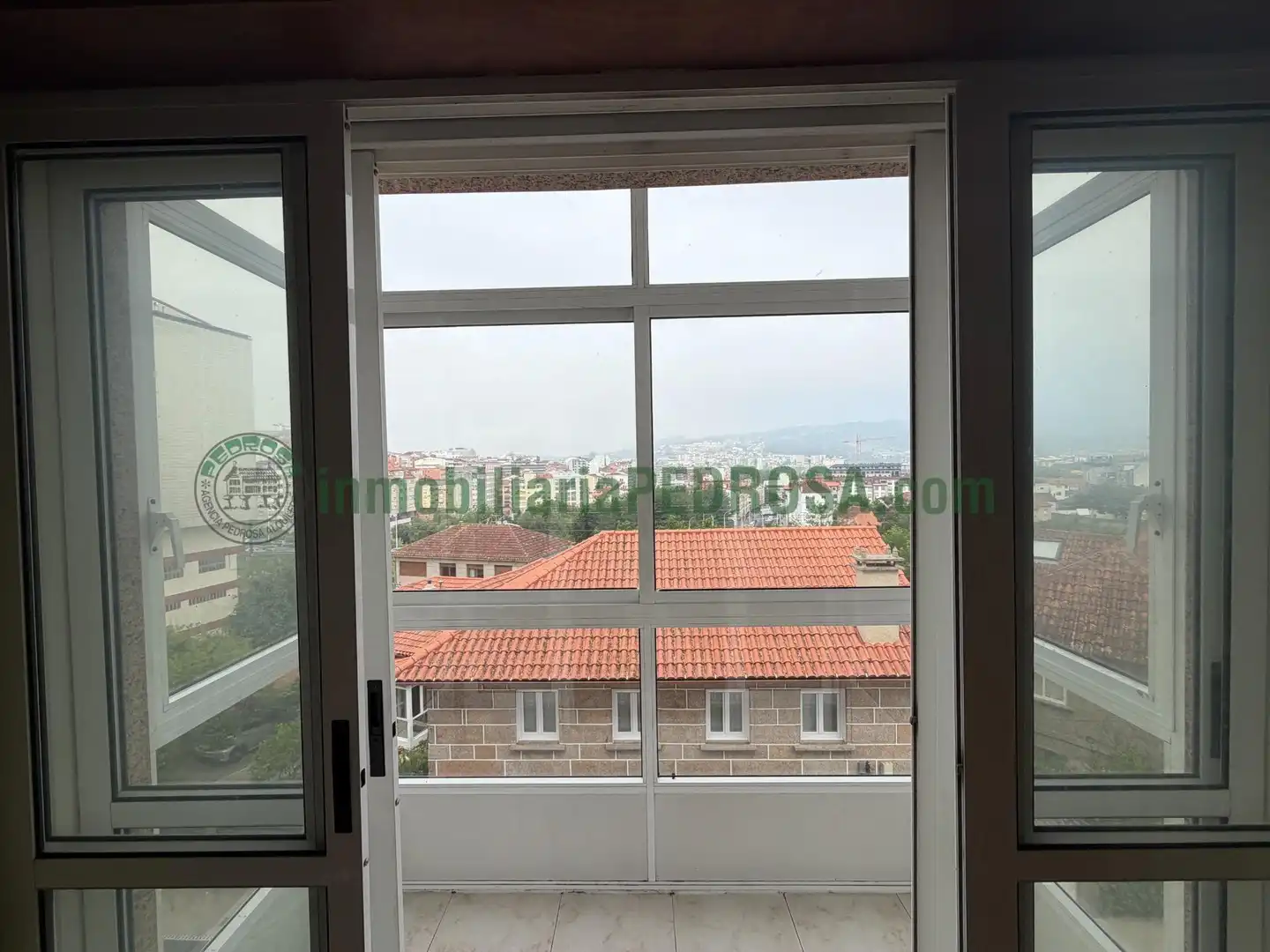 Vista exterior de Estudi de lloguer en Pontevedra Capital  amb Calefacció, Terrassa i Moblat