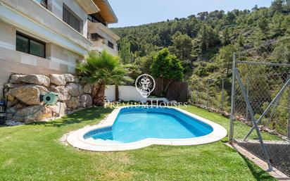 Swimming pool of House or chalet for sale in Sitges  with Air Conditioner, Terrace and Swimming Pool