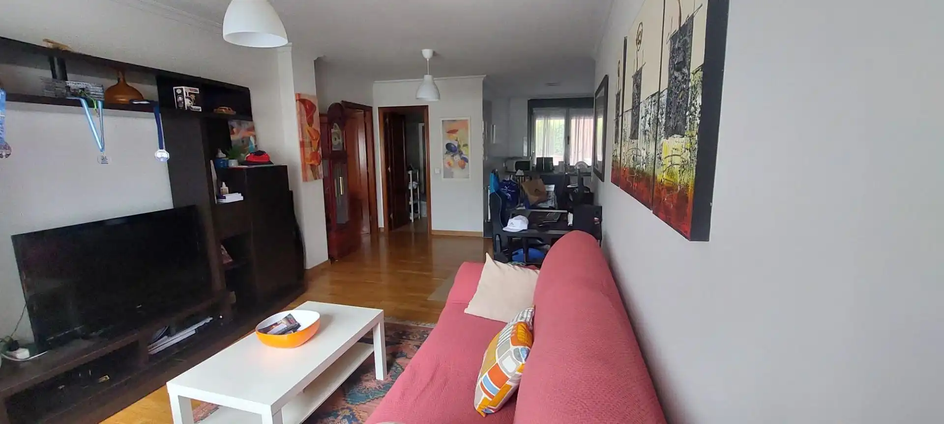 Sala d'estar de Pis en venda en Oviedo  amb Calefacció, Jardí privat i Traster