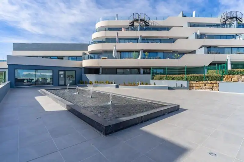 Vista exterior de Planta baja de alquiler en Estepona con Aire acondicionado, Jardín privado y Terraza