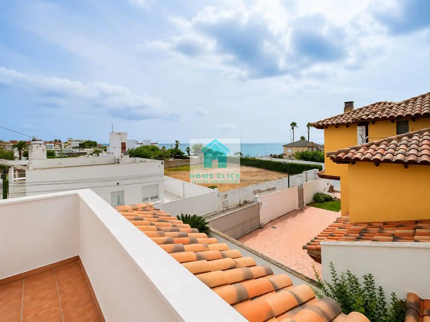 Vista exterior de Casa o xalet de lloguer en Vinaròs amb Aire condicionat, Calefacció i Jardí privat