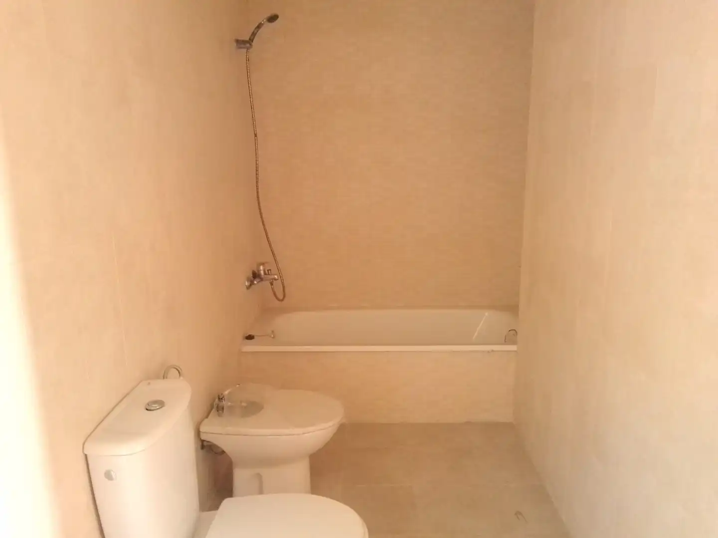 Baño de Apartamento en venta en Ubrique con Jardín privado, Balcón y Piscina comunitaria