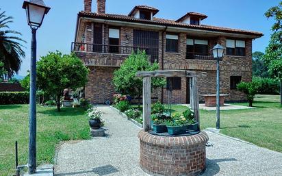 Vista exterior de Casa o xalet en venda en Laredo amb Balcó