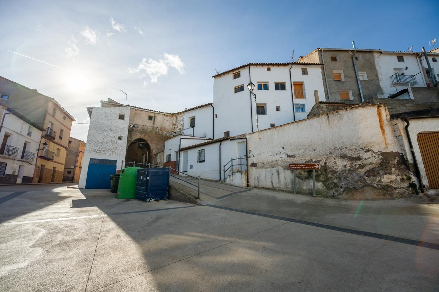Vista exterior de Casa o chalet en venta en Almonacid de la Sierra con Calefacción, Terraza y Balcón