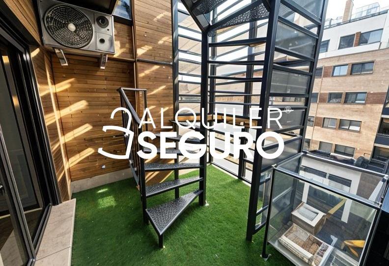 Photo 1 of Attic to rent in León Felipe, Centro, Madrid