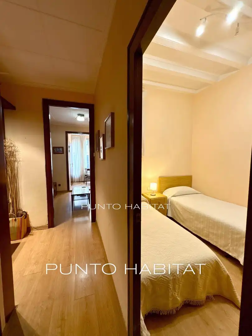 Bedroom of Flat for sale in Barcelona  with Air Conditioner, Heating and Parquet flooring